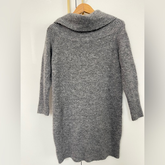 Aritzia Wilfred Free Alpaca/ wool blend turtleneck sweater - Picture 2 of 4